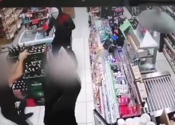 Napadł na Żabkę po raz trzeci. Groził siekierą. To syn sędzi?!