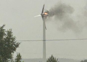 Płonął wiatrak w Świętokrzyskim. Strażacy nie mogli dojechać na miejsce