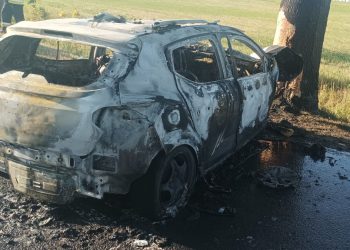 Spłonął w samochodzie na oczach świadków. Nie mogli pomóc