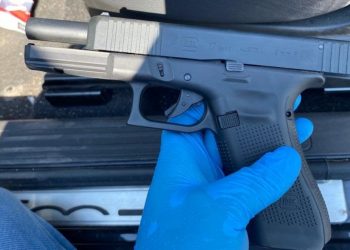 Strzelał z pistoletu jadąc samochodem po autostradzie. W końcu go złapali