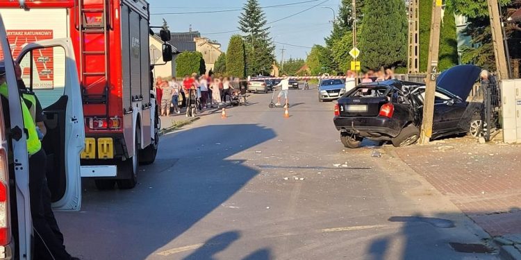 Pijany 19-latek wiózł samochodem 6 osób. Groźny wypadek