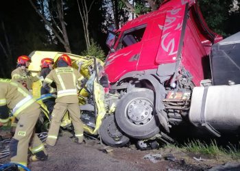 Koszmarny wypadek. Z samochodu niewiele zostało. Nie mieli szans na przeżycie