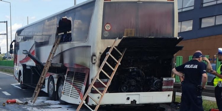 Zapalił się autokar na S8! Pojazdem jechały dzieci