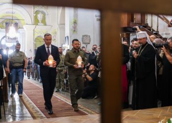 Duda i Zełenski oddali hołd ofiarom rzezi wołyńskiej [WIDEO]