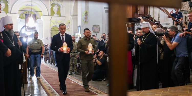 Duda i Zełenski oddali hołd ofiarom rzezi wołyńskiej [WIDEO]