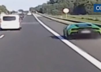 Kierowca lamborghini zapomniał, że A4 to nie tor? Wszystko nagrano [WIDEO]