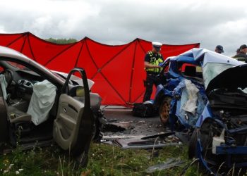 Koszmarny wypadek. Dwie osoby nie żyją. Ranne dzieci