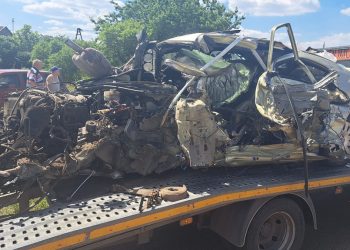 Koszmarny wypadek! Tyle zostało z samochodu. Młody kierowca bez szans [FOTO]