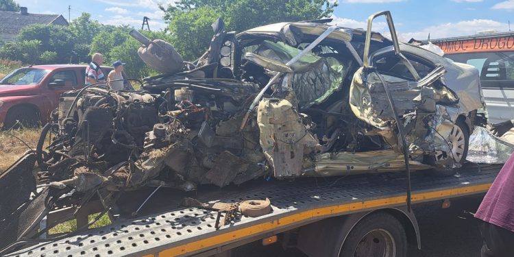 Koszmarny wypadek! Tyle zostało z samochodu. Młody kierowca bez szans [FOTO]