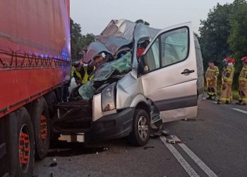 Bus zderzył się z tirem. Nie żyje jedna osoba