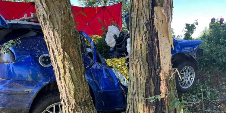 Koszmarny wypadek. Bardzo młodzi ludzie nie mieli szans