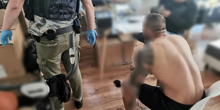 Zawodnik MMA zatrzymany! Rozbito gang handlarzy narkotyków