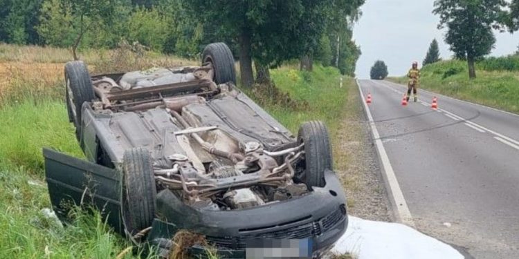 Dachował z 3 promilami. Myślał, że… jest trzeźwy