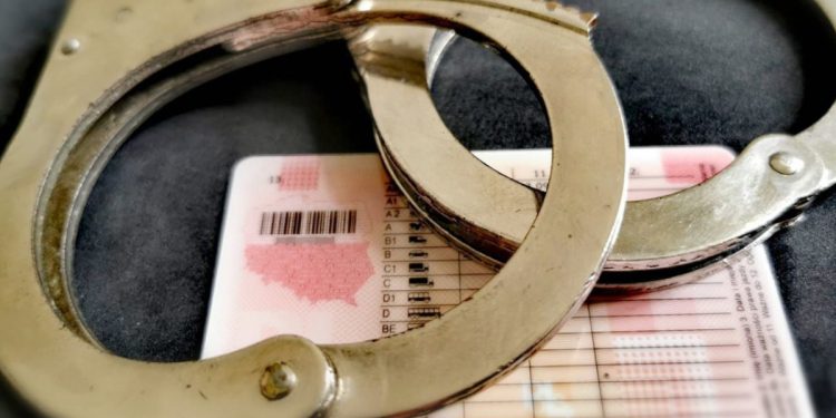 Na egzamin na prawo jazdy przyszedł… w takim stanie. Trudno uwierzyć