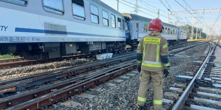 Pociąg wykoleił się pod Łodzią. Na pokładzie 126 pasażerów