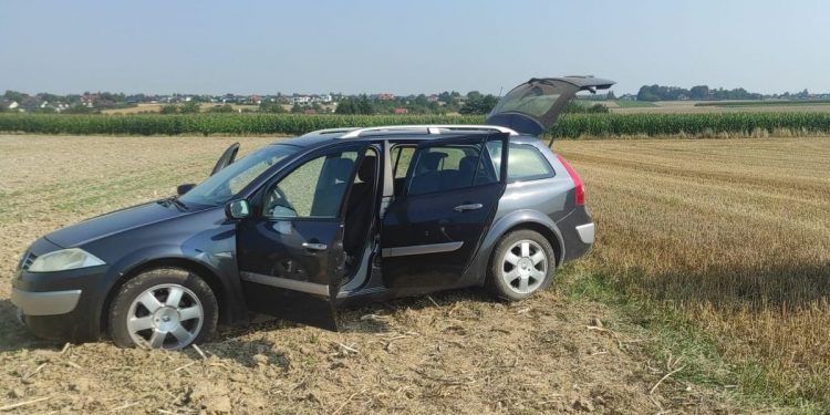 Z maczetą ruszył na policjantów! Padły strzały