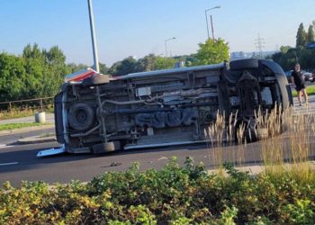 Kraków. Wypadek karetki! Pojazd przewrócił się na bok