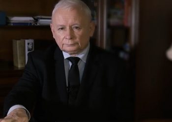 Nowy spot PiS. Kanclerz Niemiec dzwoni do Kaczyńskiego [WIDEO]