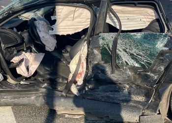 Karetka zderzyła się z osobówką w Gnieźnie. Ranne dzieci