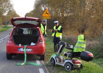 Ciągnął za samochodem… wózek inwalidzki. 92-latek nie żyje