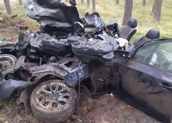 BMW rozpadło się na kawałki. W środku jechał 28-latek