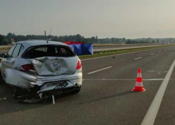 71-latka po kolizji wysiadła z samochodu. Zginęła na miejscu