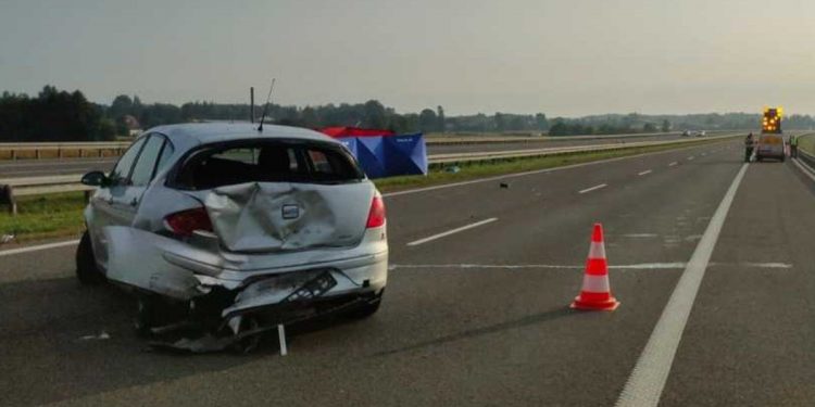 71-latka po kolizji wysiadła z samochodu. Zginęła na miejscu