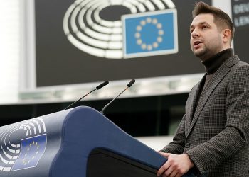 Europosłowie PiS mogą stracić immunitet, bo… polubili spot PiS. „Chcą nas posadzić na 3 lata”