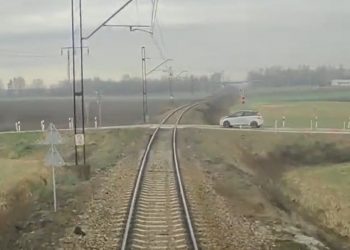 Katastrofa wisiała na włosku. Pokazali, co zrobił kierowca [WIDEO]