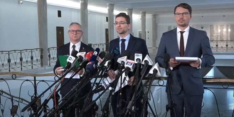 Konfederacja chce kolejnych komisji śledczych. Mają dotyczyć PiS i PO