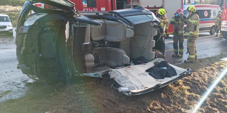 Senator PO miał groźny wypadek. Był zakleszczony. Musieli go wycinać