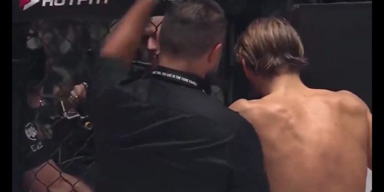 Fabijański uciekł z klatki po kilku sekundach walki z Wardęgą? Co tam się wydarzyło? [WIDEO]