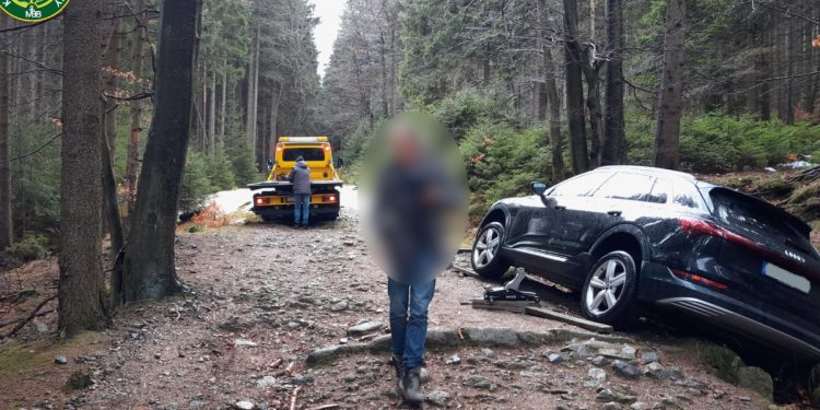 Niemiec zaufał nawigacji. Skończył na… szlaku w polskim Parku Narodowym