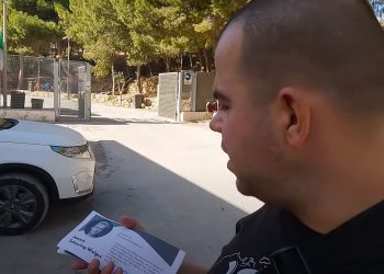 Do domu Scheuring-Wielgus mogą przyjechać uchodźcy z Afryki. To on rozdawał im takie ulotki [WIDEO]