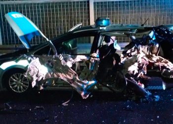 Radiowóz policyjny zmiażdżony. Autobus nawet nie hamował