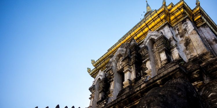 Młode turystki z Polski wywołały skandal obyczajowy w Tajlandii. To był teren świątyni