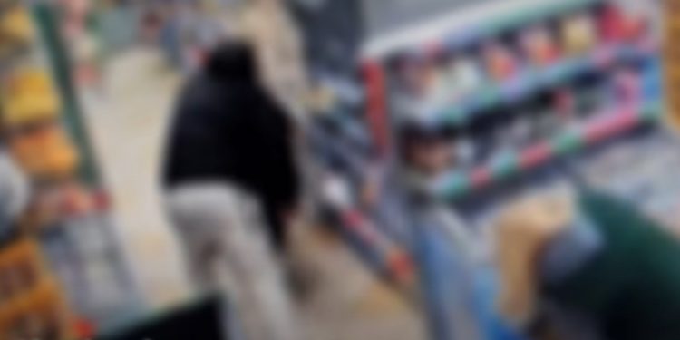 Bestialski atak na pracowników sklepu. Nie chcieli sprzedać energetyka [WIDEO]