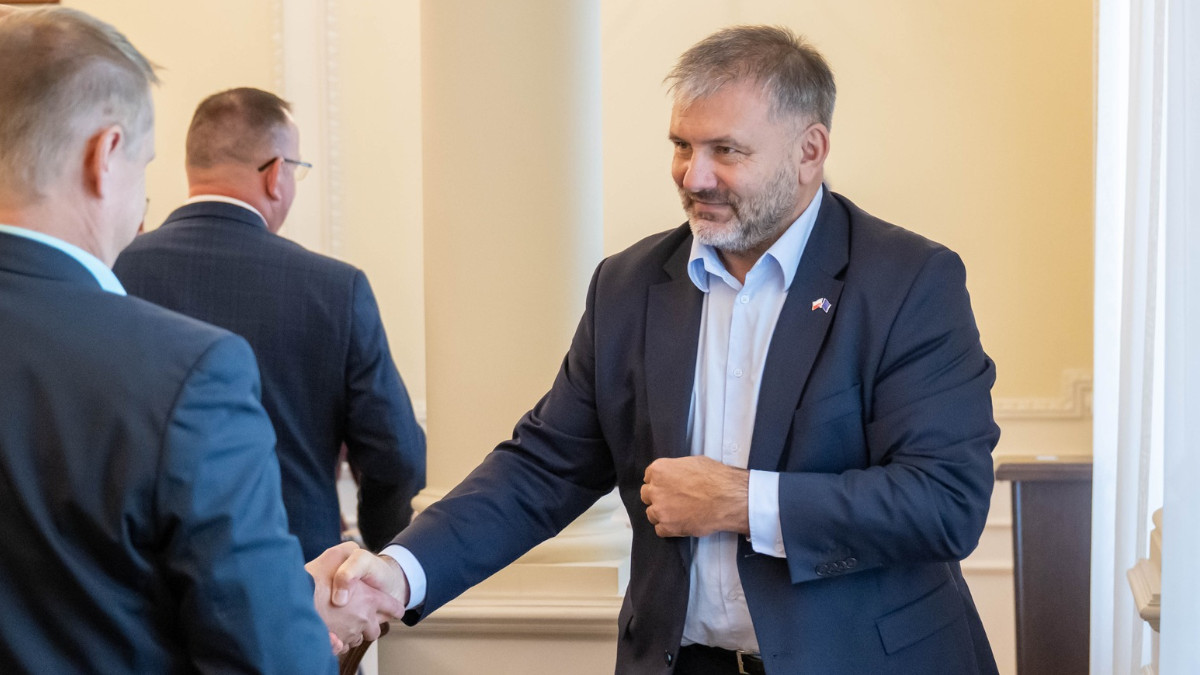 Żurek wyśle „łowców cieni”, żeby złapali Ziobrę? „Specjalna grupa tropi”