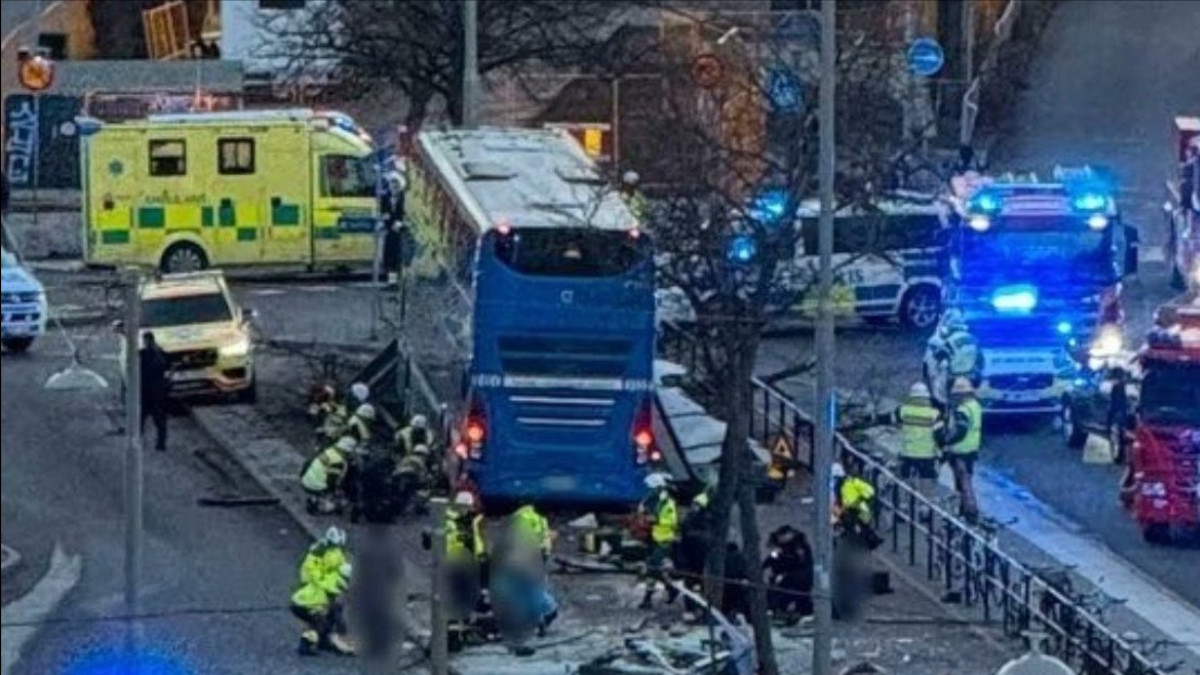 Sztokholm. Autobus staranował przystanek. Są zabici i ranni