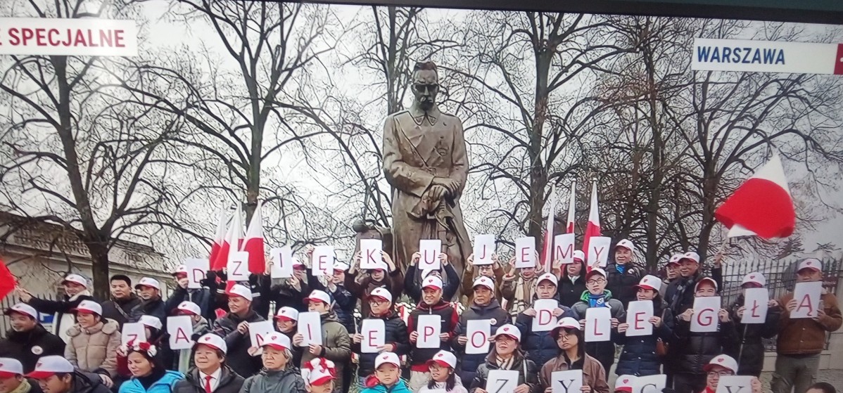 Obywatele tego kraju świętują polską niepodległość! Przygotowali specjalny napis