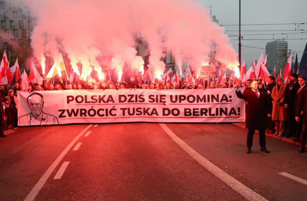 Marsz Niepodległości: mocny transparent przeciwko Tuskowi! Chcą go wysłać do Berlina