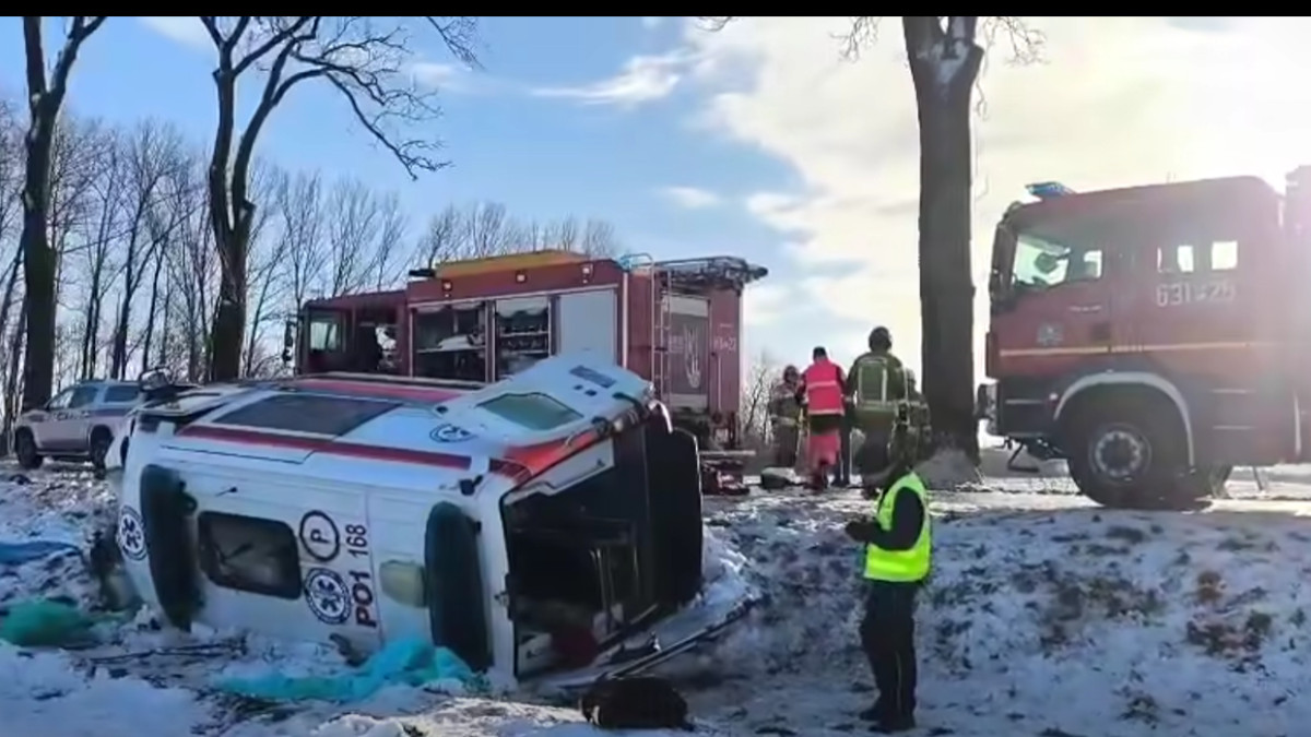 Tragiczny wypadek karetki. Kierowca nie przeżył