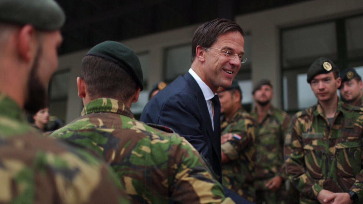 Szef NATO: „Młodzi ludzie będą gotowi chwycić za broń”