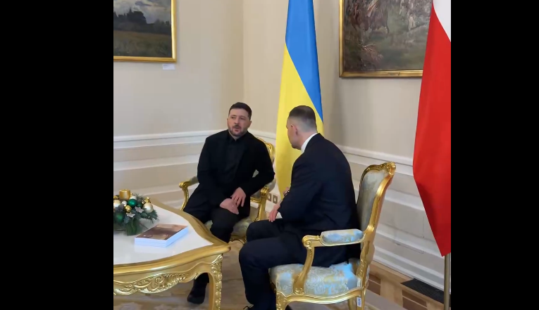 Jest pierwsze nagranie z rozmowy Nawrockiego z Zełenskim. Wiadomo, co dostał prezydent Ukrainy [WIDEO]