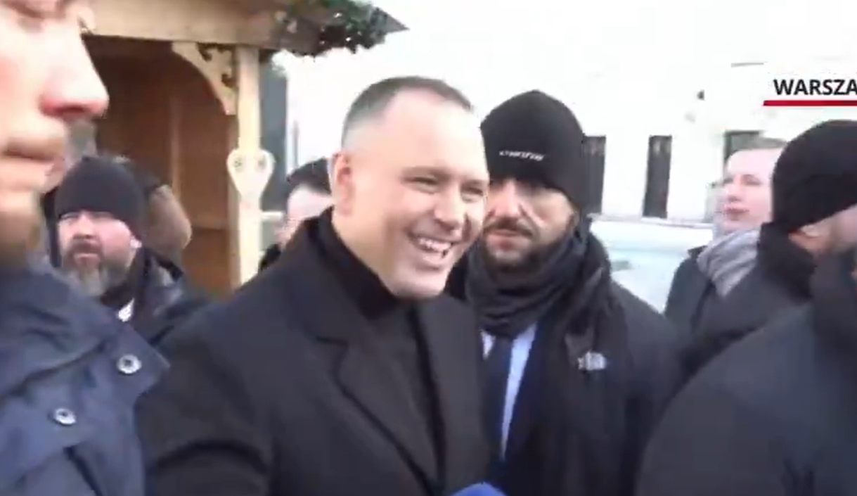 „W tym momencie zamierzam pójść do ludzi”. Nagranie z Nawrockim hitem sieci [WIDEO]