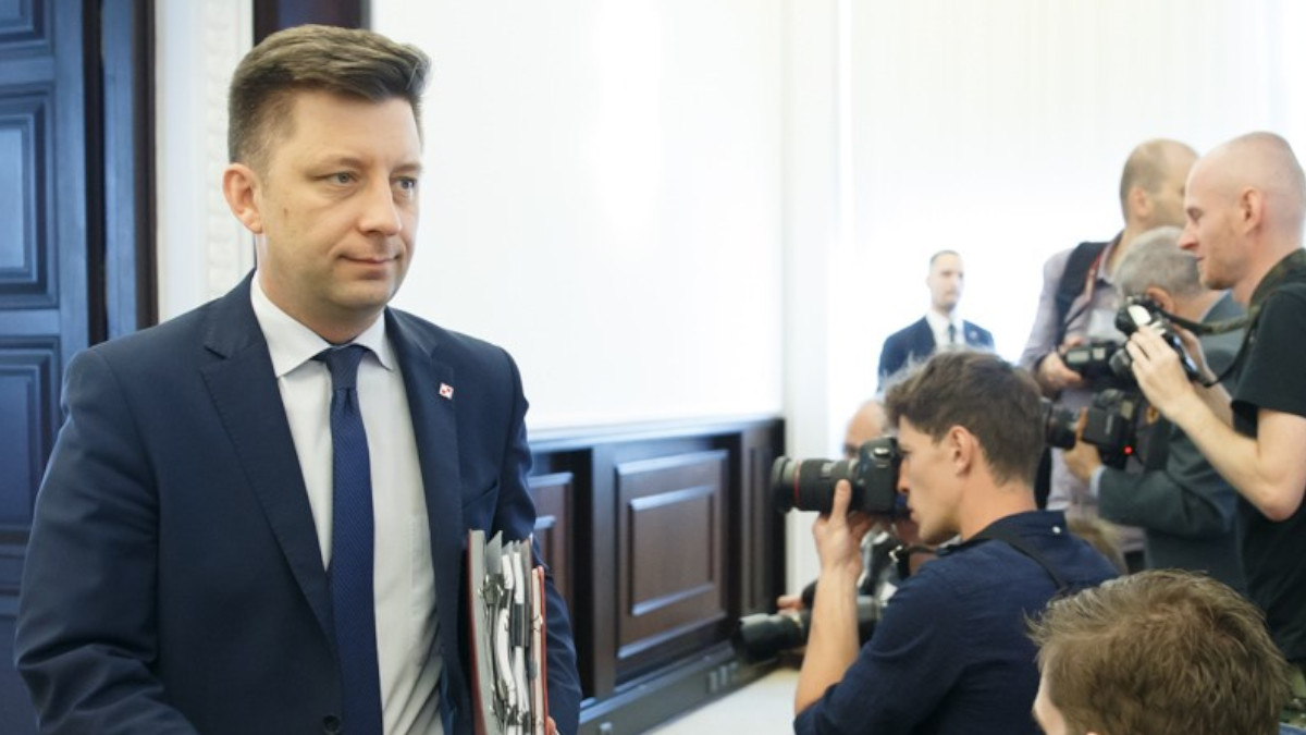 Dworczyk przyniósł do telewizji minę przeciwpiechotną