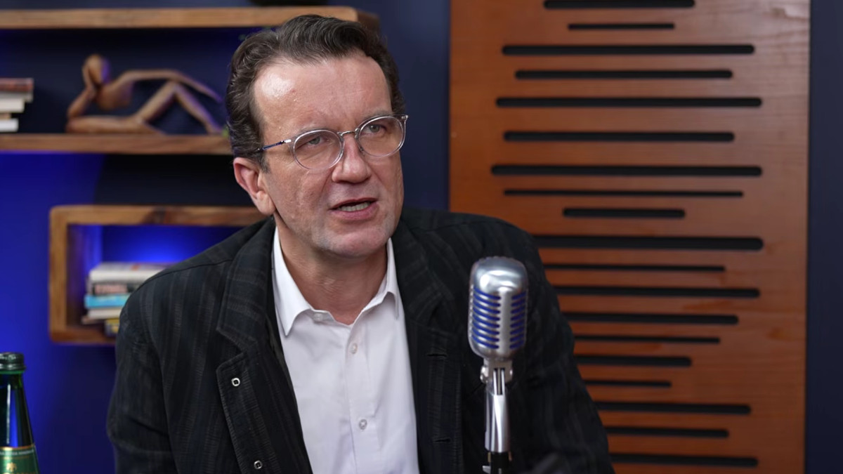 Tomasz Kot parodiuje Grzegorza Brauna [WIDEO]