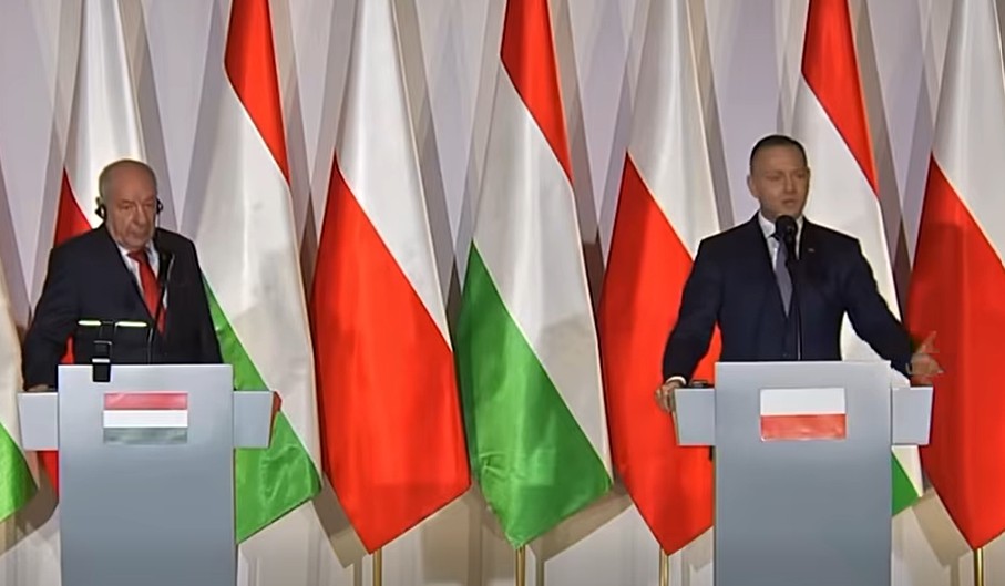 Nawrocki z ostrą wypowiedzią na Węgrzech. Mówił o „zbrodniarzu” [WIDEO]