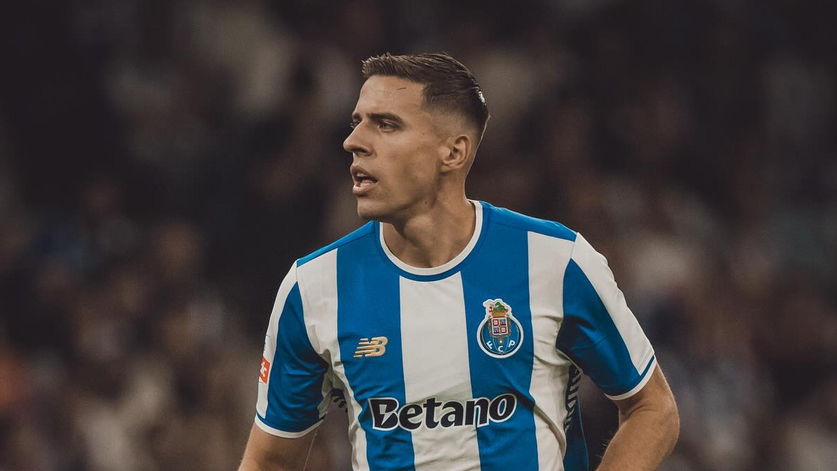 Jan Bednarek ofiarą napadu. Napastnik groził nożem rodzinie