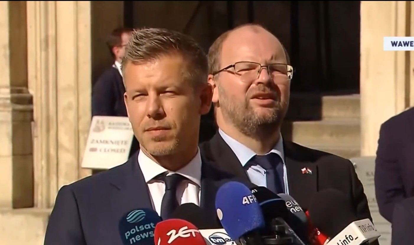 TVN24 chciał zadać pytanie Magyarowi. Natychmiast wtrąciła się jego asystentka [WIDEO]